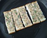 चिली गार्लिक ब्रेड (chilli garlic bread recipe in Hindi) रेसिपी चरण 4 फोटो