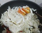 Foto langkah ke 4 dari resep Tumis Jamur Tiram Orak Arik Telur.