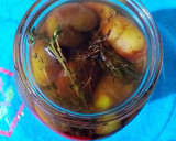 Foto del paso 12 de la receta: Aceitunas gordales en un aliño de hierbas aromáticas infusionada