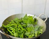 Hình bước làm 2 của món Đọt bí xào tỏi (chay) 🧄