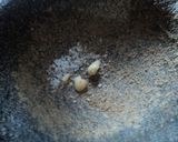 Foto del paso 1 de la receta: Salsa con polvo de charal al mezcal mexicana de chilitos de agua dulces