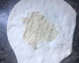 Foto del paso 2 de la receta: Masa de churrinches original chilena con forma de medialuna