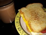 Roti panggang telur
