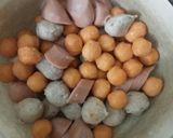 Hình bước làm 1 của món Chả cá xúc xích sốt cay