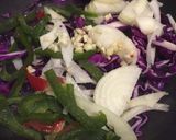 Foto del paso 2 de la receta: Cerdo y pasta con miel