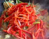 Foto del paso 3 de la receta: Pollo con verduras y algas al wok