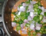 A picture of step 1 of Chicken jalfrezi.