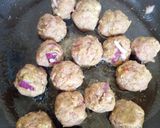A picture of step 13 of Meat balls stew.