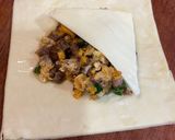 Foto langkah ke 4 dari resep Beef & cheese puff pastry.
