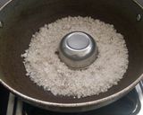 A picture of step 4 of Healthy Rawa Cookies.