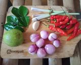 Foto langkah ke 1 dari resep Telur Geprek Sambal Matah.