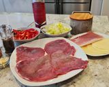 Foto del paso 1 de la receta Rollito de ternera relleno de jamón y queso en salsa de pimentón