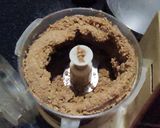 स्वादिष्ट तिळगुळ वडी (Tilgul Vadi Recipe In Marathi) रेसिपी स्टेप 4 फोटो 