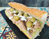 Foto del paso 4 de la receta: Bocadillo de atún y anchoas con guacamole y aceitunas