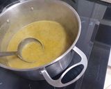 Foto del paso 6 de la receta Crema de calabacín y cebolleta con pesto y tosta gratinada