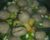 Foto langkah ke 3 dari resep Sup Bakso Ikan Sederhana.