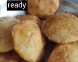 A picture of step 3 of Mong dal kachori.