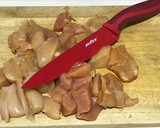 Foto del paso 1 de la receta: Pinchitos de pollo con especias y kikos😋