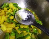A picture of step 4 of Gavar potato nutty sabji.
