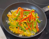 Foto del paso 2 de la receta: Noodles de arroz con pimientos y pollo