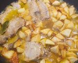 Foto del paso 5 de la receta: Lomo de cerdo con vegetales en salsa suave de vino y cúrcuma