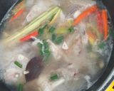 Foto langkah ke 4 dari resep Kepala Ikan Nila kuah bening.