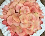 Une image de l'étape 2 de 💚 Tarte fine aux pommes et confiture d’abricot.