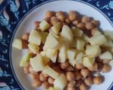 A picture of step 3 of Alo chana chat.
