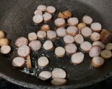 รูปขั้นตอนการทำที่ 2 ของ ข้าวผัดไส้กรอกใส่ไข่