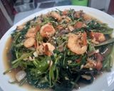 Foto langkah ke 2 dari resep 96. Tumis kangkung udang klotok.