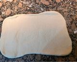 Foto del paso 4 de la receta: Pizza casera: Pizza con mostaza rellena de cebolla caramelizada