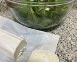 Foto del paso 2 de la receta: Ensalada de canónigos con queso de cabra, nueces y mermelada de frambuesa