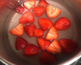 Foto del paso 2 de la receta: Helado 💯 por 💯 artesanal sabor strawberry cheesecake sin lactosa