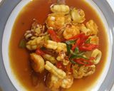 Foto langkah ke 8 dari resep Cumi dan udang saus tiram.