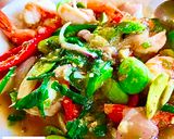 รูปขั้นตอนการทำที่ 4 ของ กุ้งผัดกะปิสะตอ สูตรอาเตี่ยซีฟู้ด สุราษฎร์ธานี
