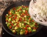 Foto del paso 5 de la receta: Pisto con patatas y huevo