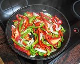 Foto del paso 1 de la receta: Burritos de lomo, pimiento y queso