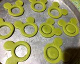 Foto del paso 4 de la receta: Galletitas con grageas 🎉🐸