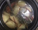Foto langkah ke 2 dari resep Rosemary Apple Cinnamon Tea.