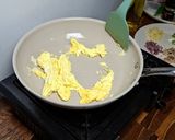 Foto langkah ke 1 dari resep Nasi Goreng Merah Putih.