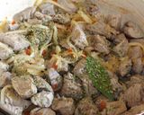 Foto del paso 2 de la receta Carne guisada con batata, berenjena y castañas