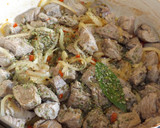 Foto del paso 2 de la receta: Carne guisada con batata, berenjena y castañas