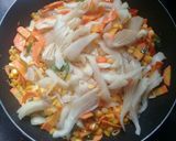 Foto langkah ke 4 dari resep Tumis Jamur Jagung Wortel.