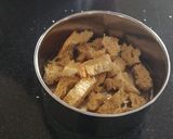 Foto langkah ke 1 dari resep Bread pudding with sauce.