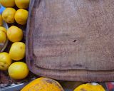 Foto del paso 1 de la receta: Jugo de limón en cubitos 🍋 Limones baratos en invierno para refrescante limonada en verano 🍹