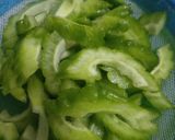 Gambar langkah 3 resipi Masak Lemak Udang dan Peria Katak.