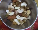 A picture of step 1 of Dry Fruit Banana Smoothie.