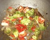 Foto del paso 5 de la receta: Lomo salteado con vegetales y papas con mayonesa