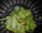 Foto langkah ke 3 dari resep Mangga Muda Kuah Pedas.
