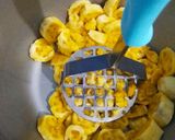 Foto langkah ke 2 dari resep Bolu Pisang Moca Kukus (tanpa Mixer).